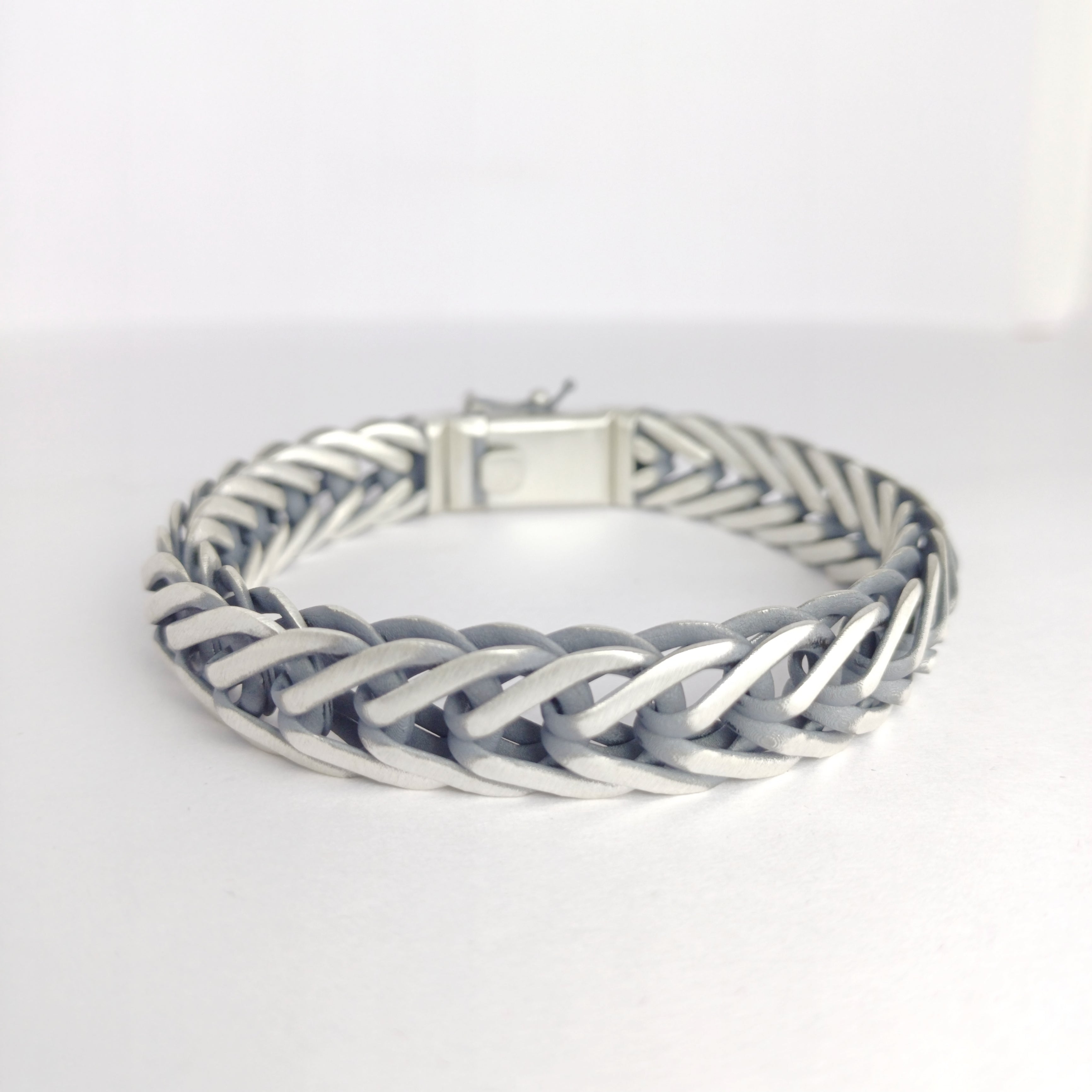 Bold Valour Bracelet Free / 58.87 g