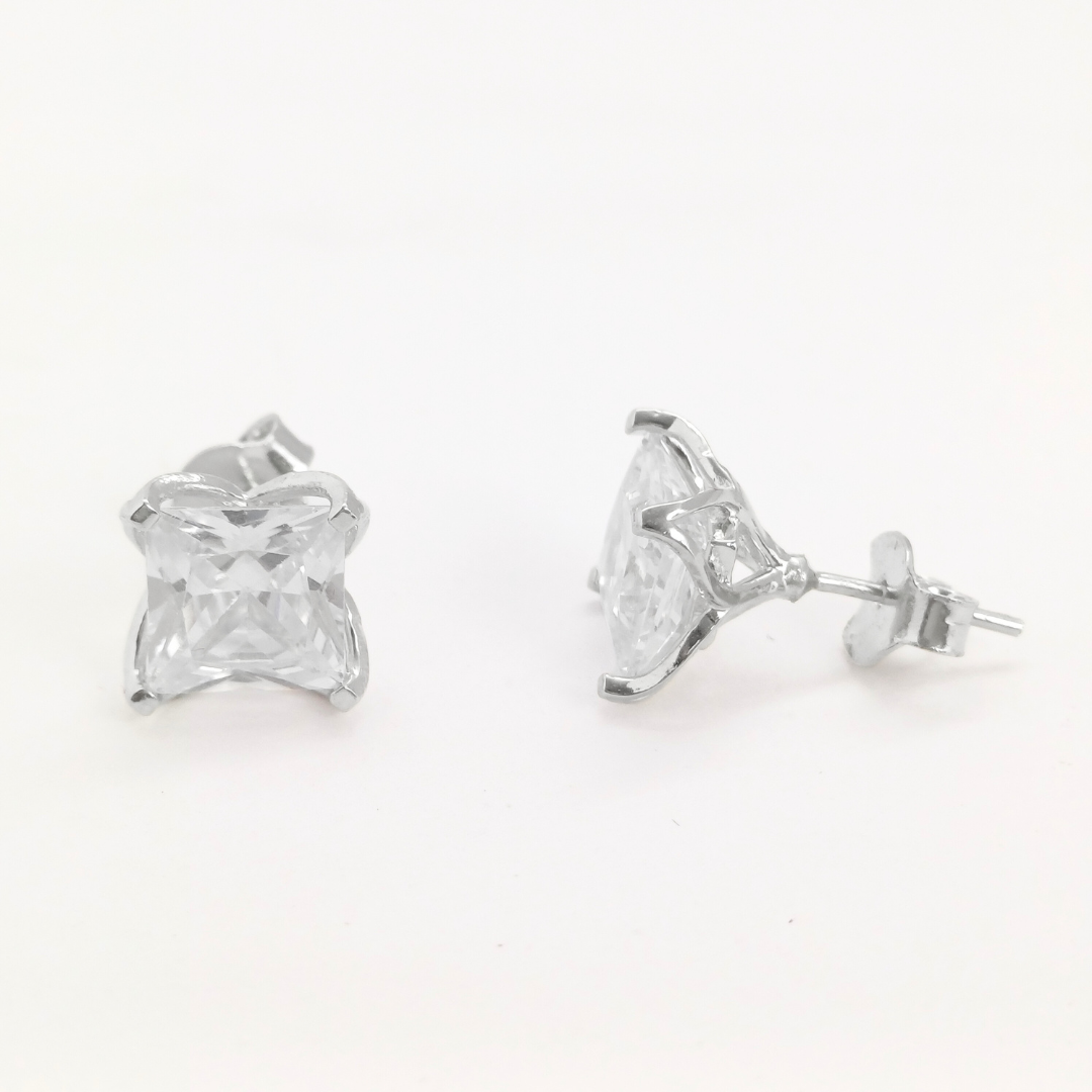 Classic Solitaire Stud Earrings Free Size