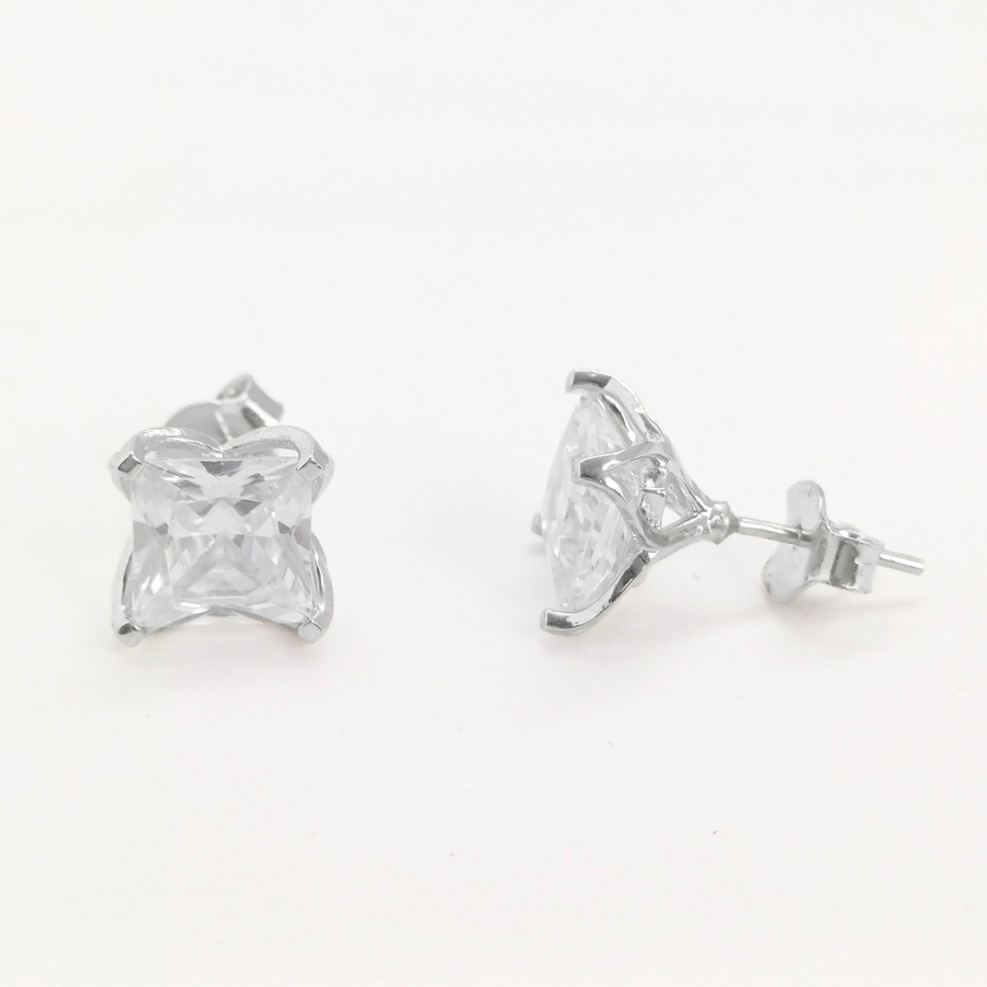 Classic Solitaire Stud Earrings Free Size