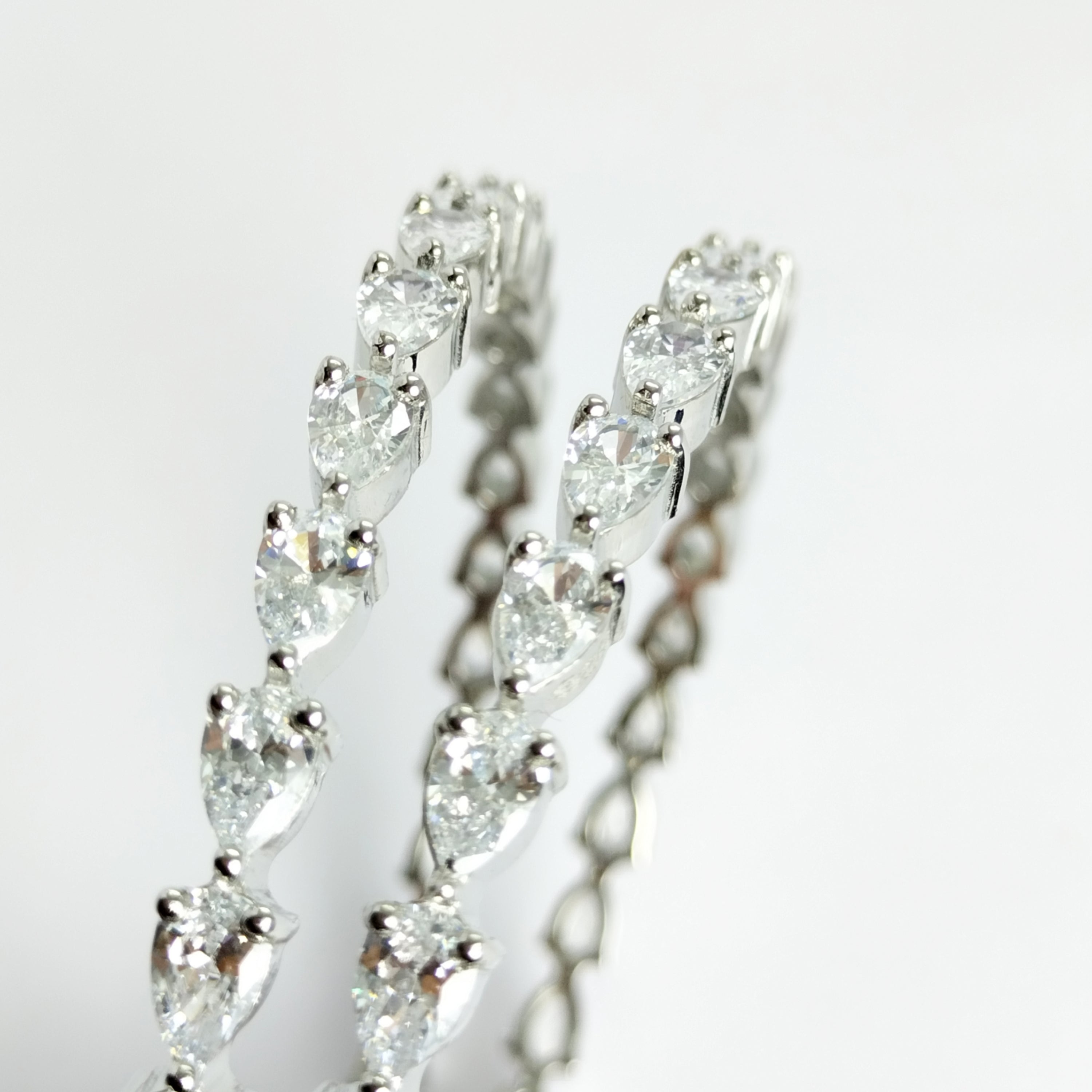 Clear As Ice Bangles 68 mm / 36.67 g