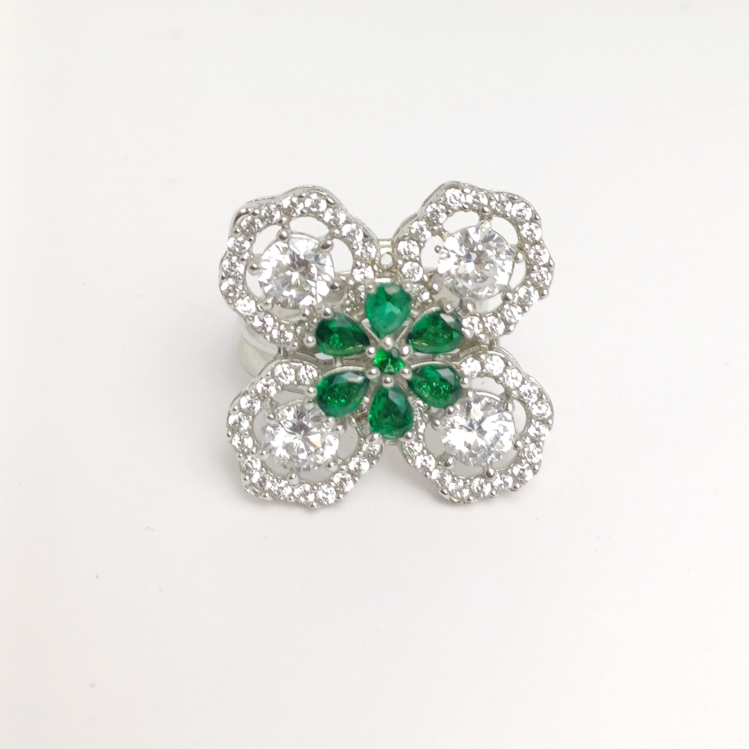 Clover Bloom Ring Free Size / 6.9 g