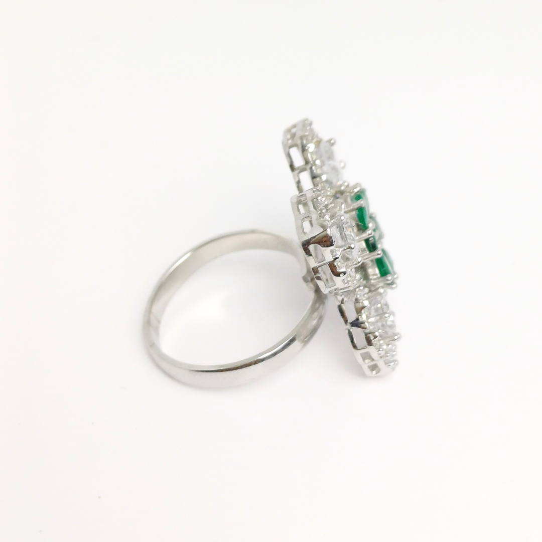Clover Bloom Ring Free Size / 6.9 g