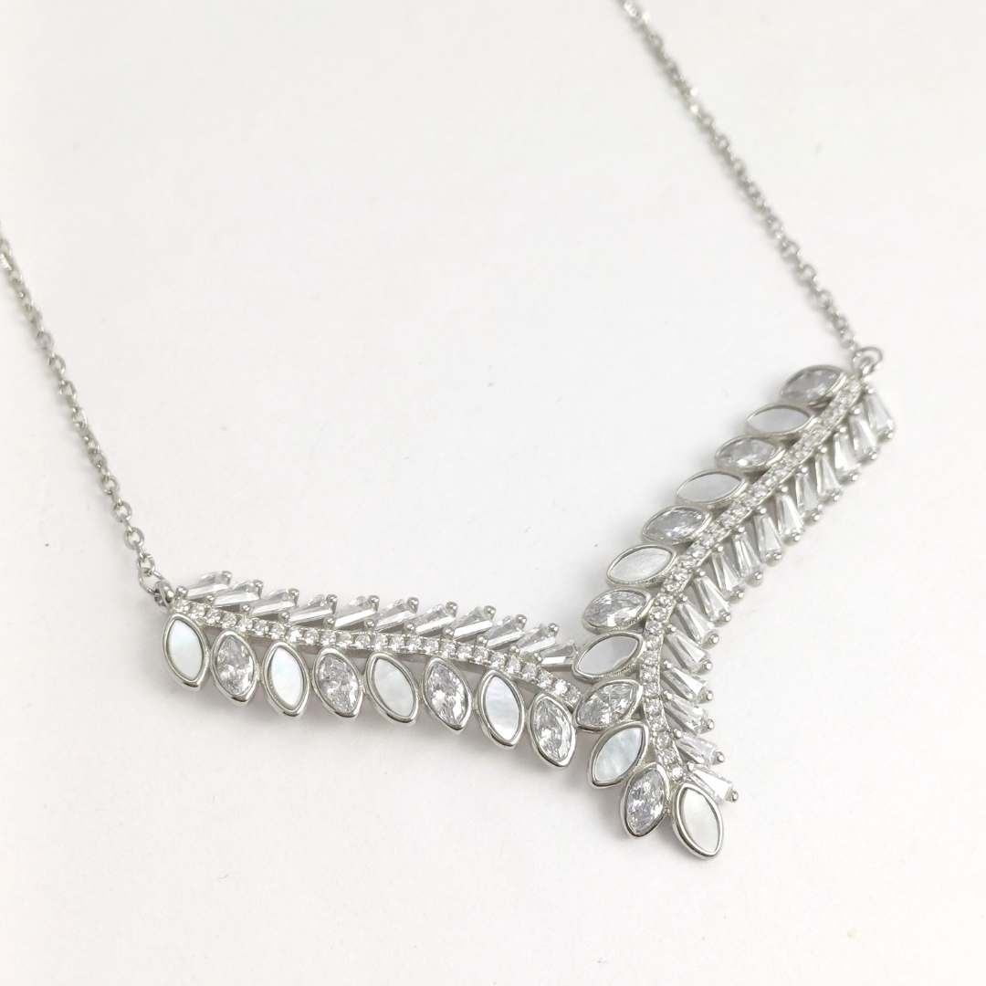 Crystal Meadow Necklace Set 14.74 g