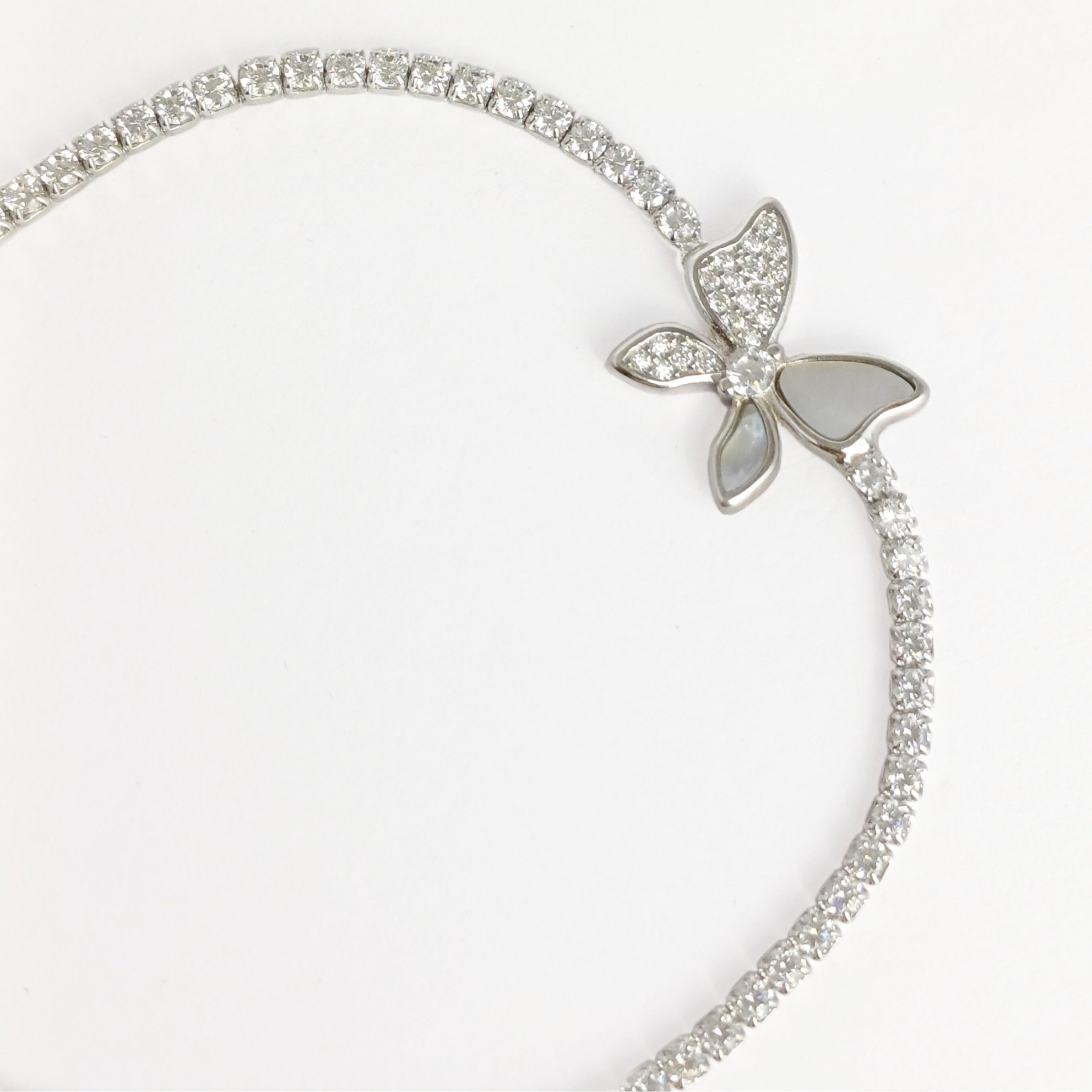 Delicate Butterfly Bracelet Adjustable / 5.08 g