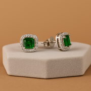 Emerald Aura Studs Free Size / 3.07 g