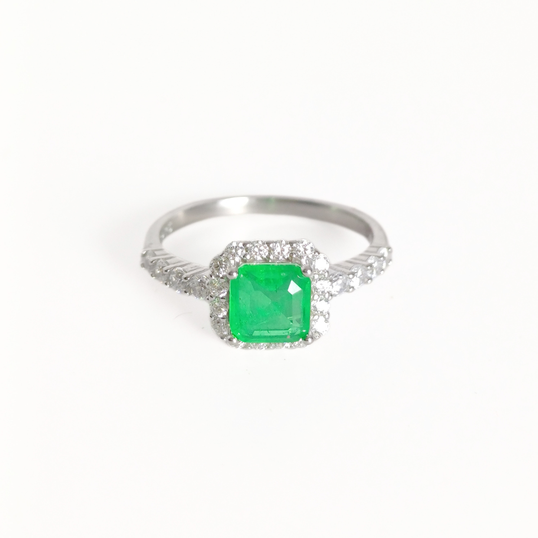 Emerald Echoes Ring 17 mm / 2.19 g