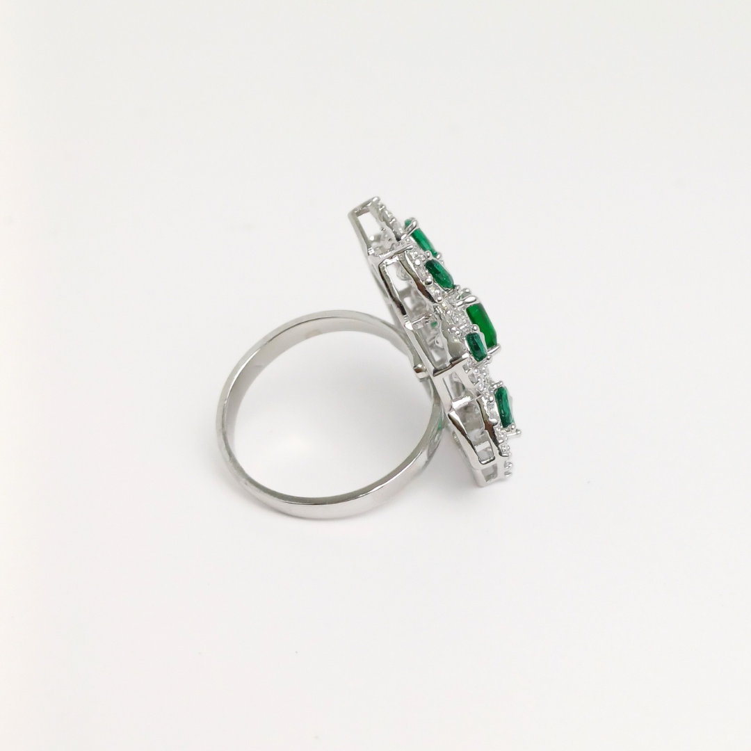 Emerald Petal Bloom Free Size / 6.3 g