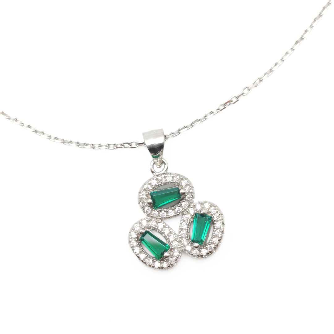 Emerald Trinity Chain Set 5.53 g