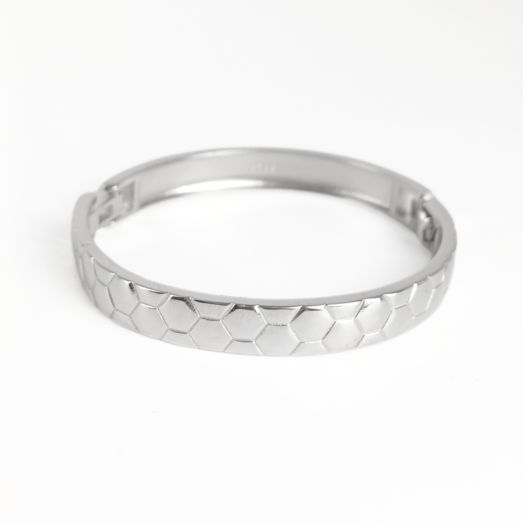 Honey Bug Bangle 28 mm / 12.23 g