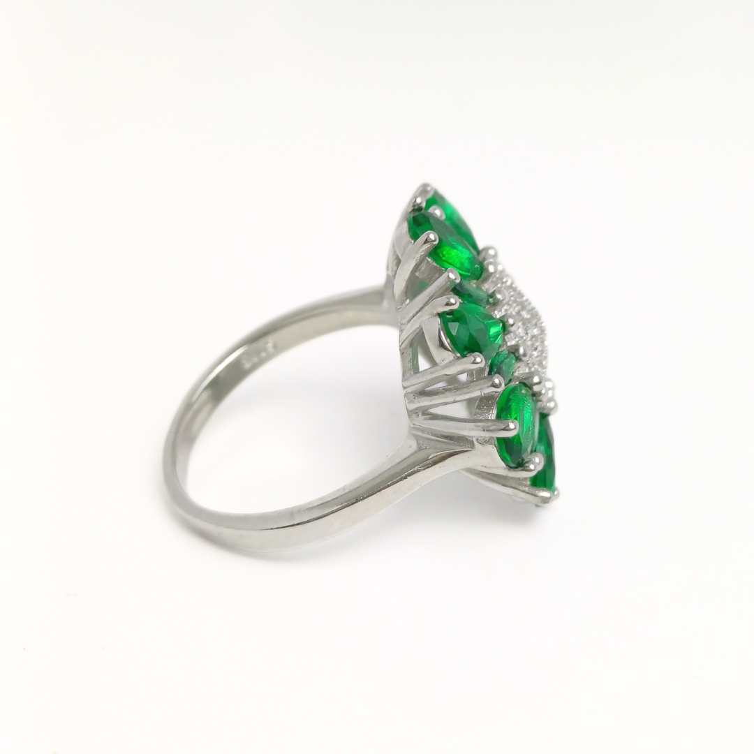 Jade Flower Ring 17 mm / 6.24 g