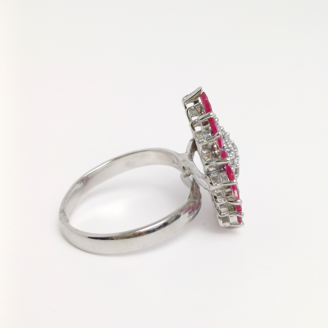 Magenta Sunburst Ring Free Size / 4.5 g