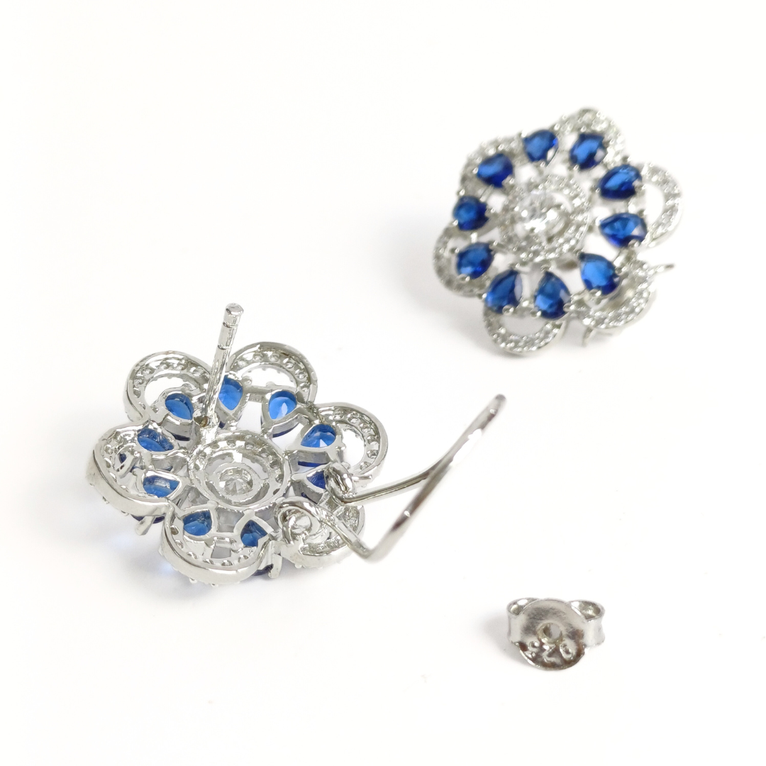 Midnight Petal Studs 7.68 g