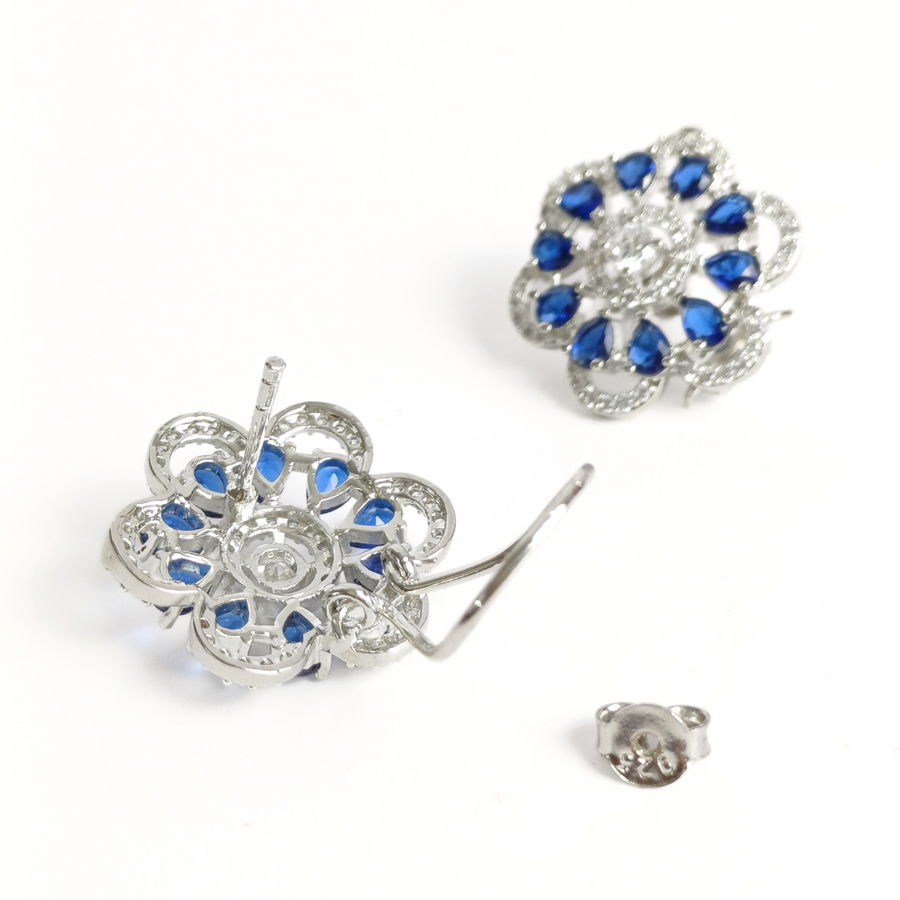 Midnight Petal Studs 7.68 g