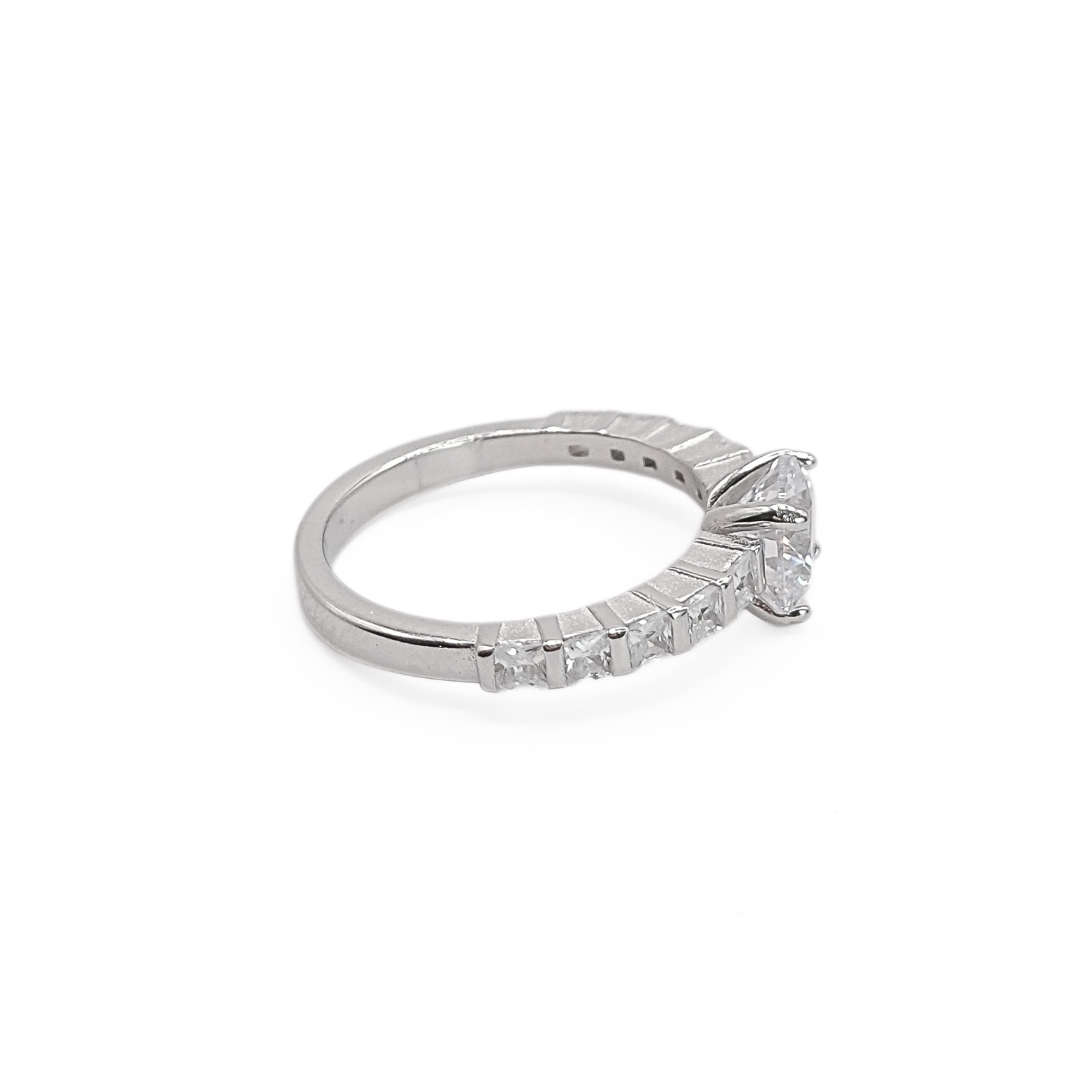 Radiant Solitaire Ring 10 mm / 2.63 g