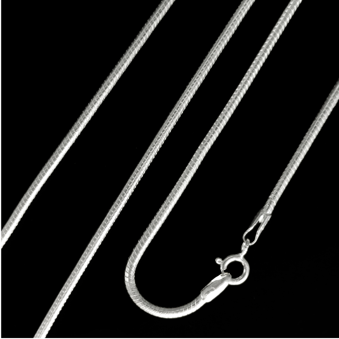 Serpentine Gleam Chain 23 inches / 14.99 g