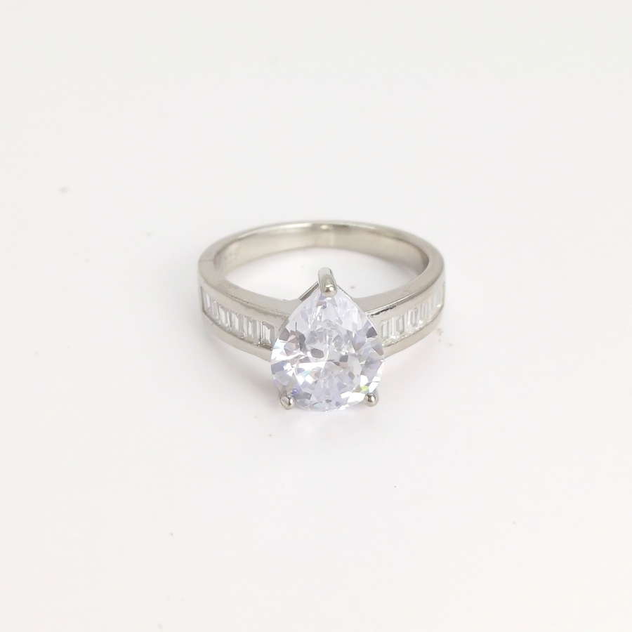 Shimmer Gem Ring 17 mm / 4.8 g