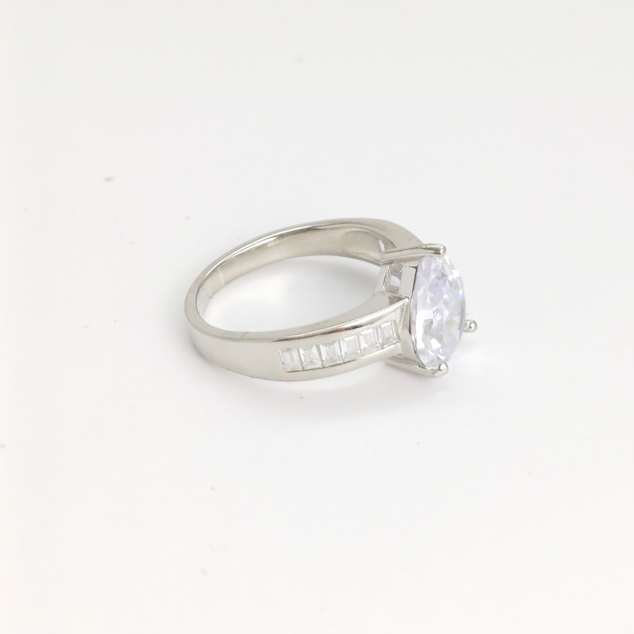 Shimmer Gem Ring 17 mm / 4.8 g
