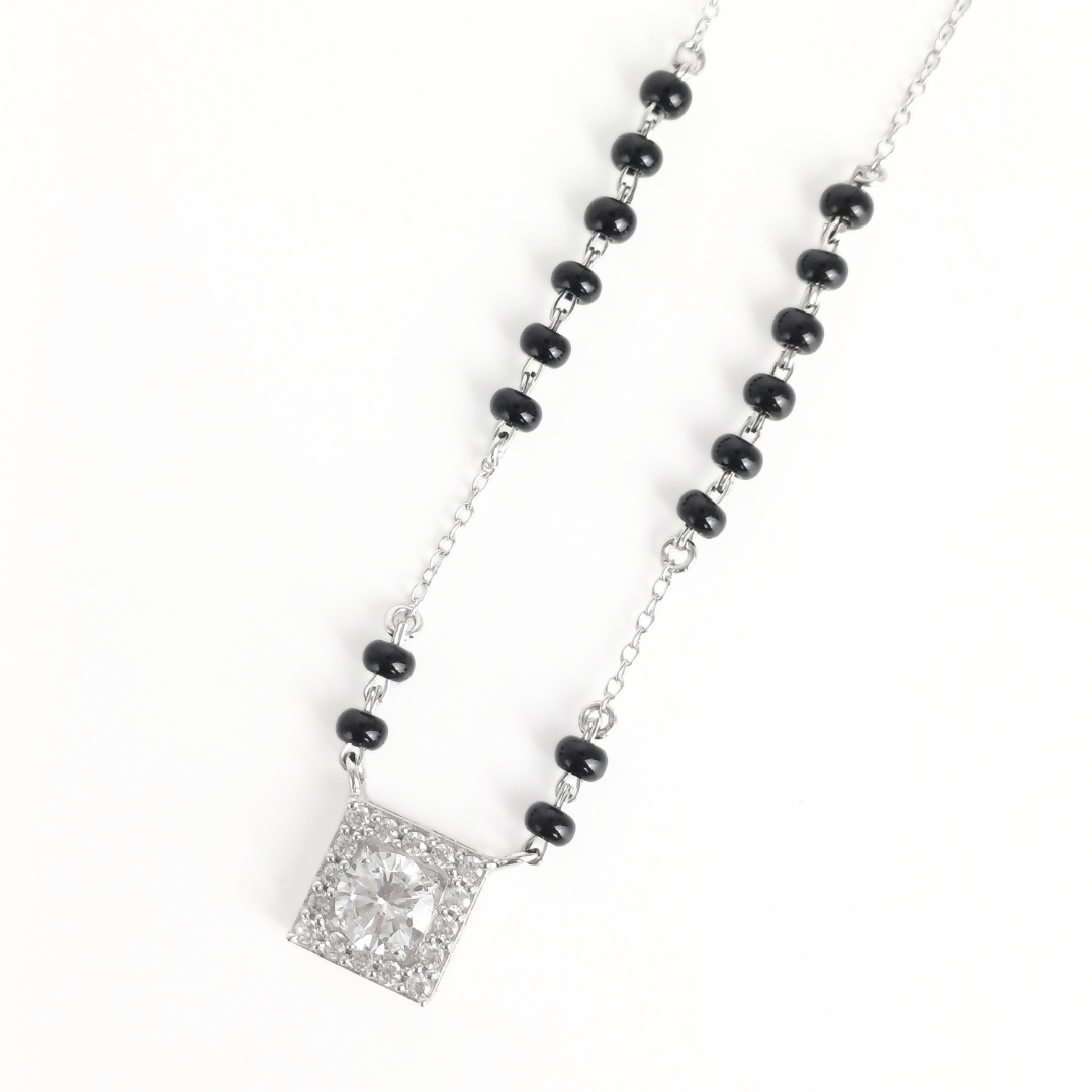 Square Spark Mangalsutra 18 inches - Adjustable / 6.34 g