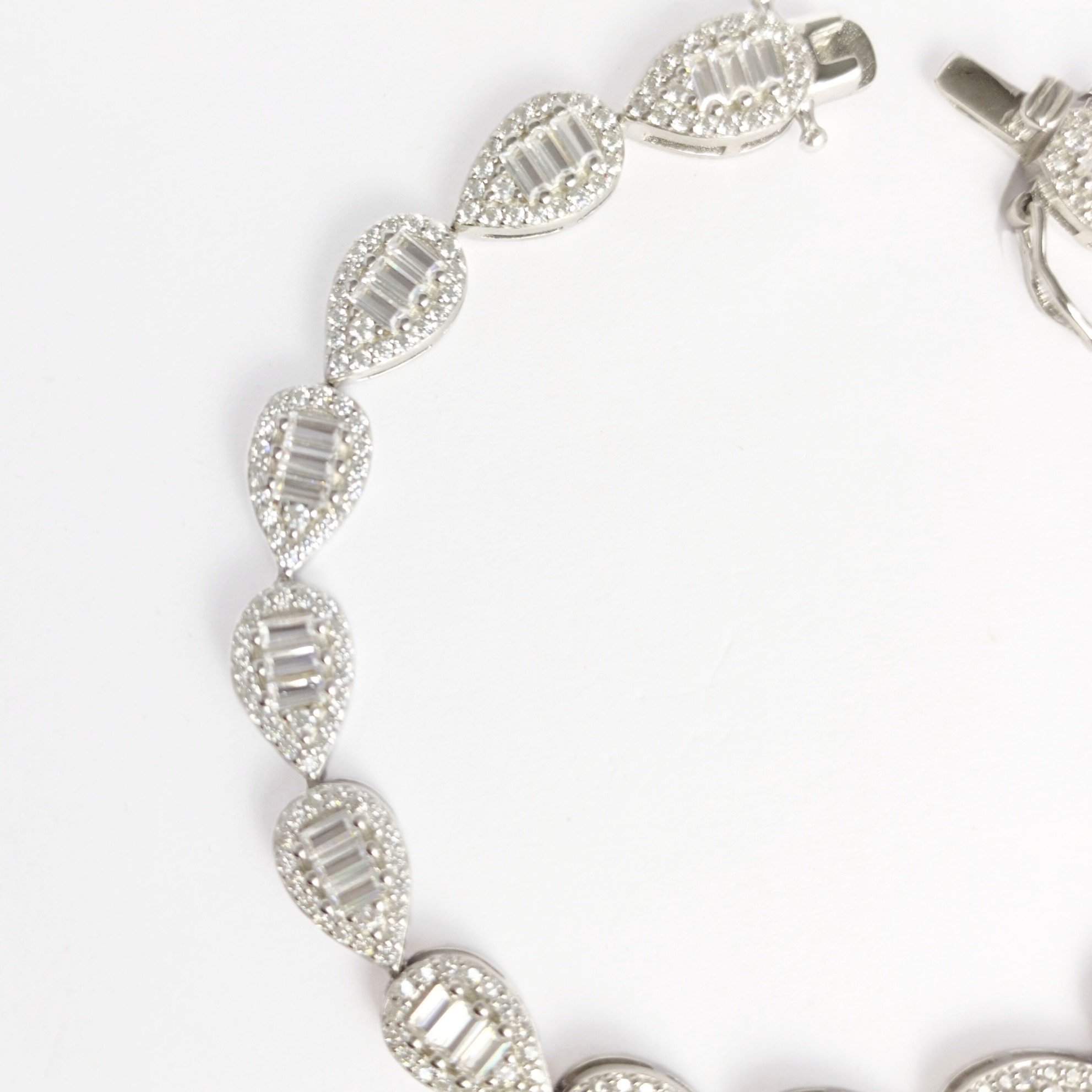 Teardrop Sparkle Bracelet 178 mm / 12.43 g
