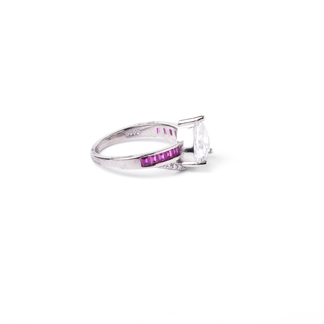 Whispering Crimson Ring 10 mm / 2.92 g