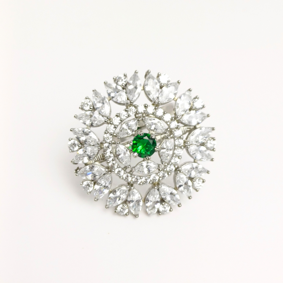 White Petal Emerald Ring Free Size