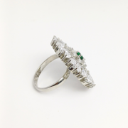 White Petal Emerald Ring Free Size / 10.12 g